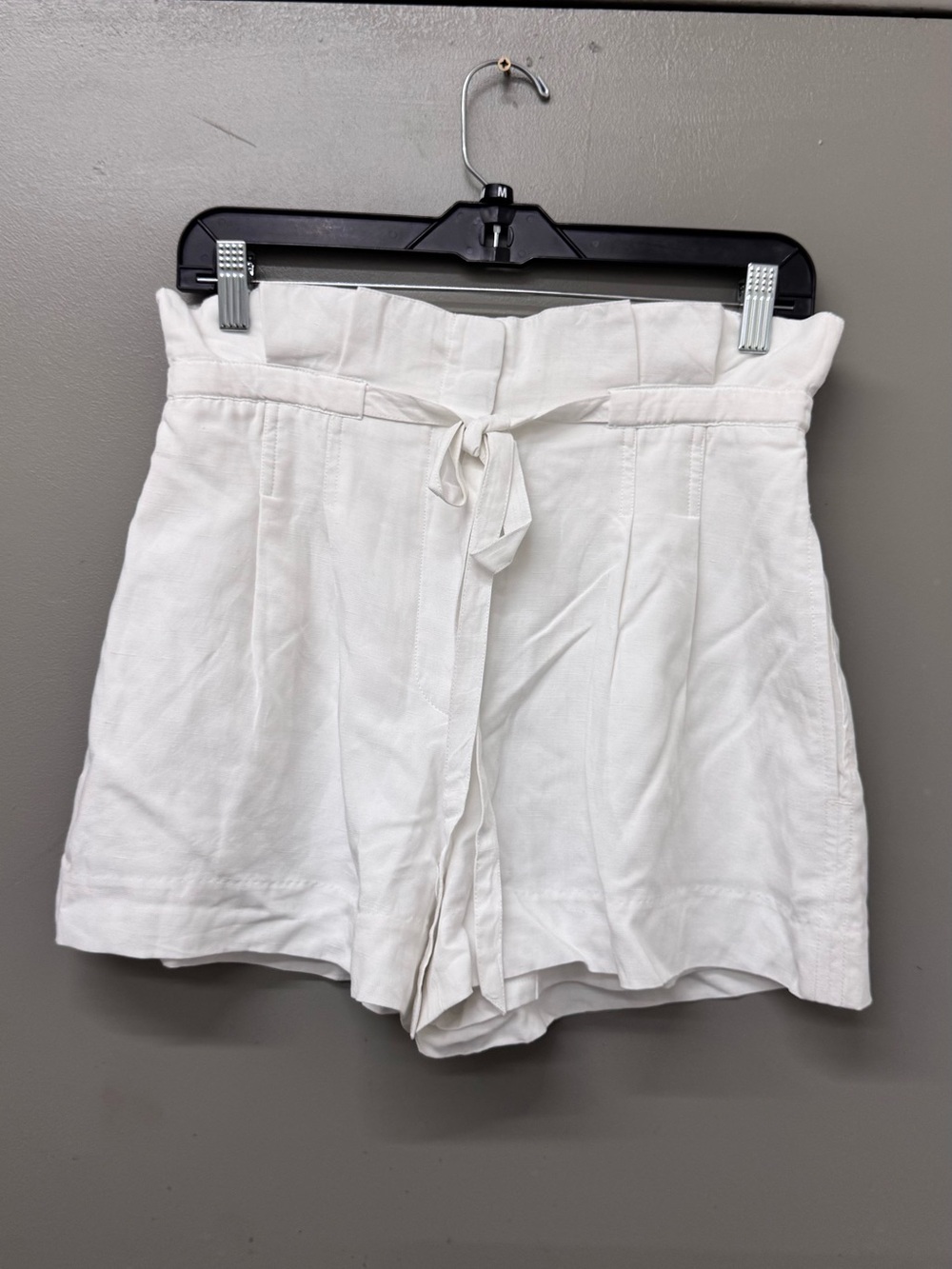NWT Club Monaco White Anreannah Short Women’s size US 2